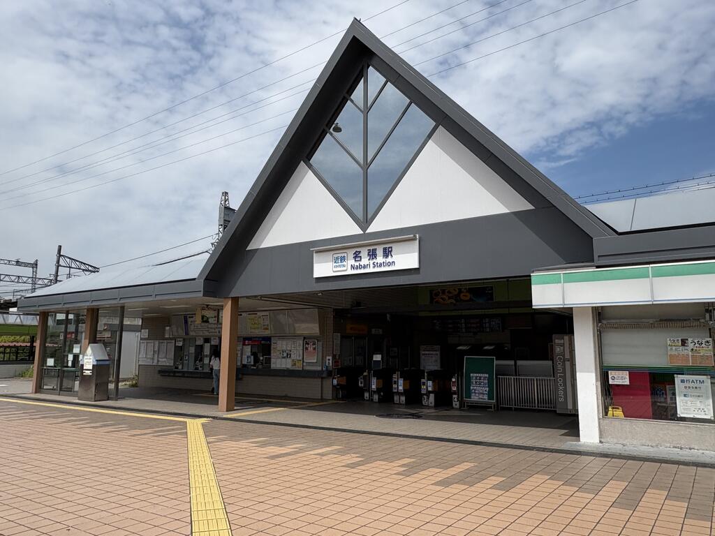 コンビニ　ファミリーマート近鉄名張駅店（コンビニ）まで442m