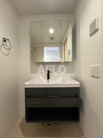 洗面設備　セレニテ江坂グランデ　洗面台