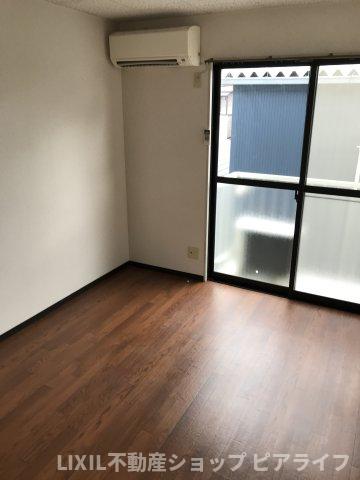 居室・リビング　※写真は別室です