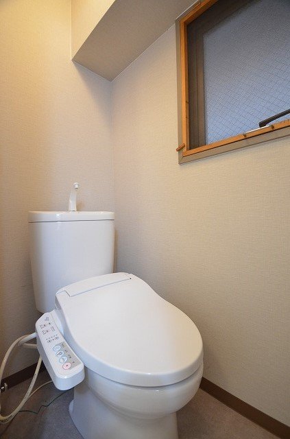 トイレ　同物件、別号室のものです。