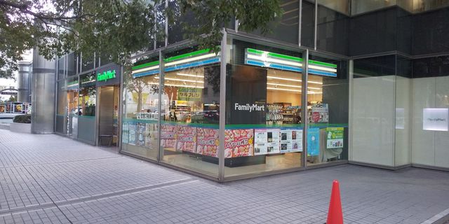 コンビニ　ファミリーマート　名古屋広小路伏見店（コンビニ）まで140m