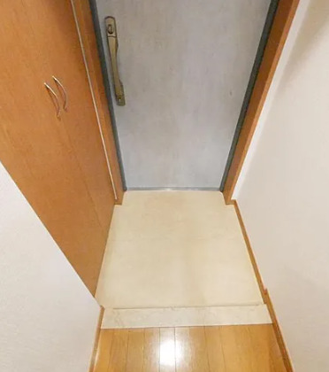 玄関　※反転タイプの写真を使用しています。※別部屋の参考写真です。