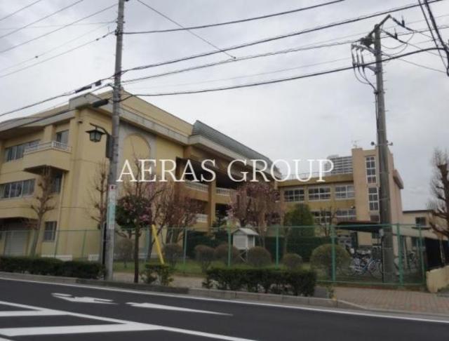 小学校　越谷市立越ケ谷小学校（小学校）まで818m