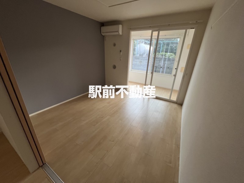 居室・リビング　同建物別部屋