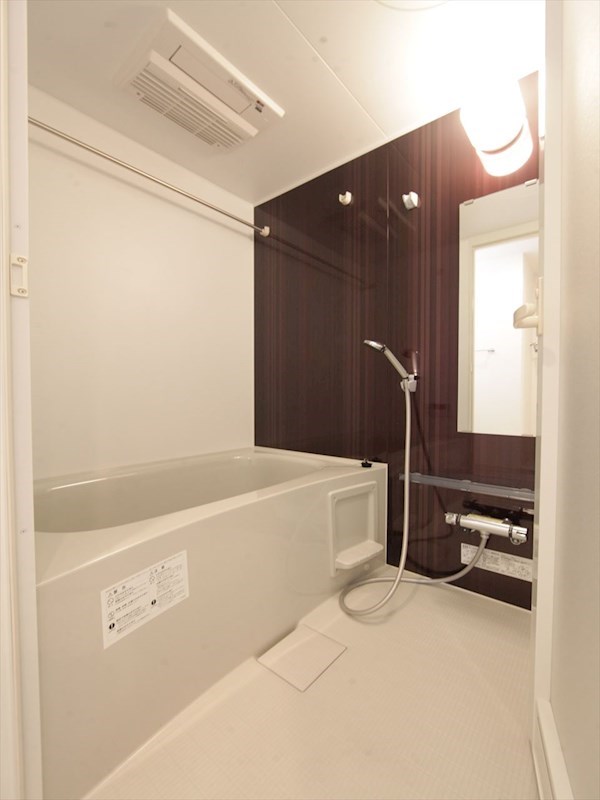 バス・シャワールーム　浴室暖房乾燥機付　追い焚き・オートバス機能付お風呂