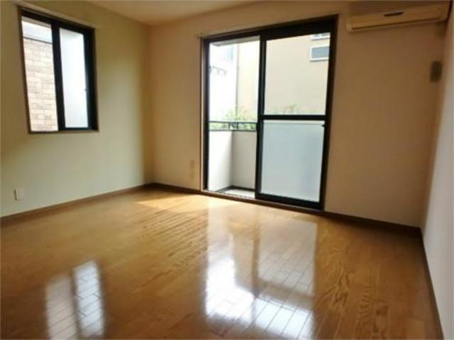 居室・リビング　２面採光の明るいお部屋です