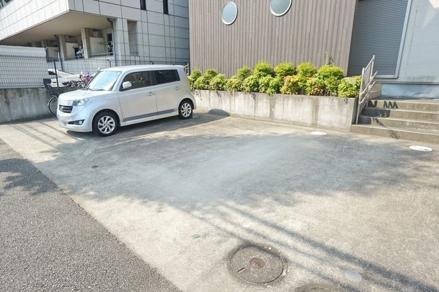 駐車場　別部屋参考写真です