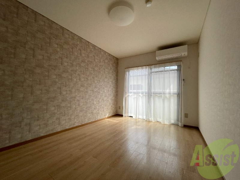 居室・リビング　陽の光が差し込む明るいお部屋は気持がいいですね～