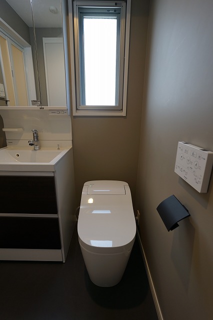 トイレ　トイレ