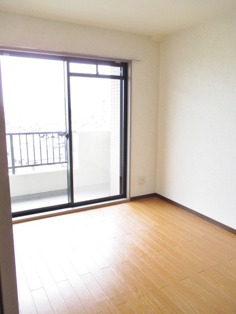 その他部屋・スペース　★バルコニーに面した洋室５．６帖★