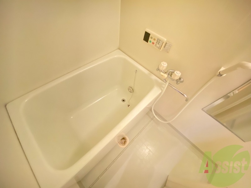 バス・シャワールーム　追い焚き機能が付いているのでいつでも温かいお風呂に入れますよ