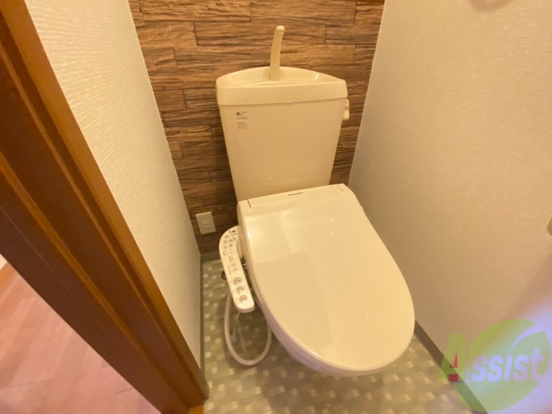 トイレ　嬉しいウォシュレット機能付きです。シャワートイレは便利ですね