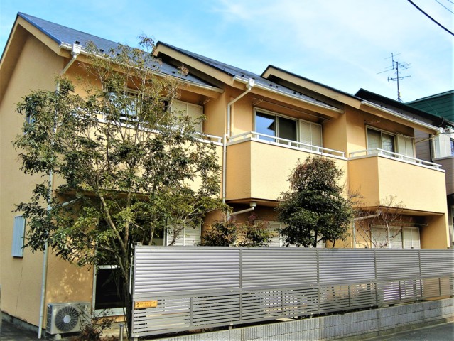 建物外観　急行停車つつじが丘駅より徒歩18分