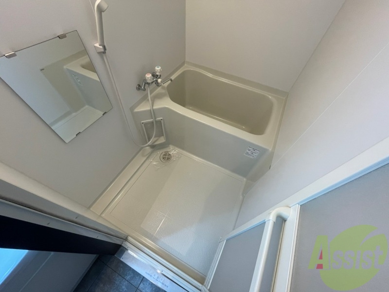 バス・シャワールーム　こちらはお風呂。一日の疲れをここで癒してください。