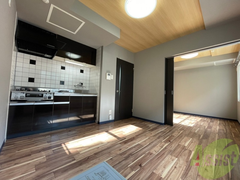 居室・リビング　６帖のダイニングキッチン。ご飯を食べるお部屋ですね。