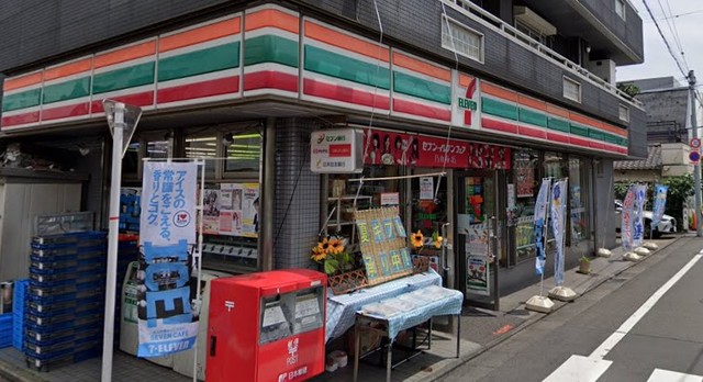 コンビニ　セブンイレブン世田谷北沢店（コンビニ）まで132m