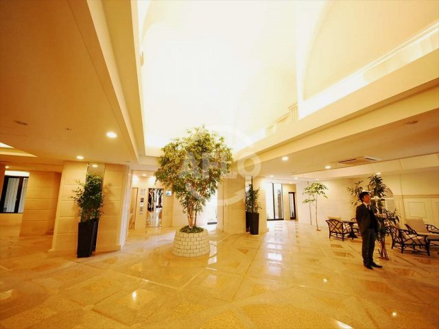 ロビー　なんばセントラルプラザリバーガーデン　ロビー