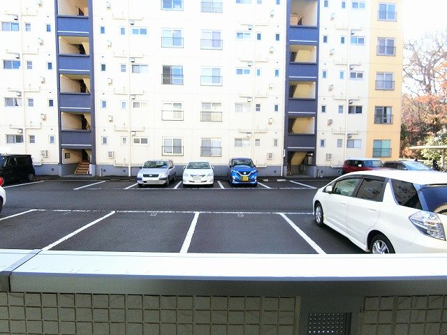 眺望　バルコニーからの眺望です♪目の前は駐車場になっています☆