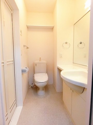 トイレ　人気のバス・トイレ別です♪冬に特に嬉しい暖房便座機能も完備☆