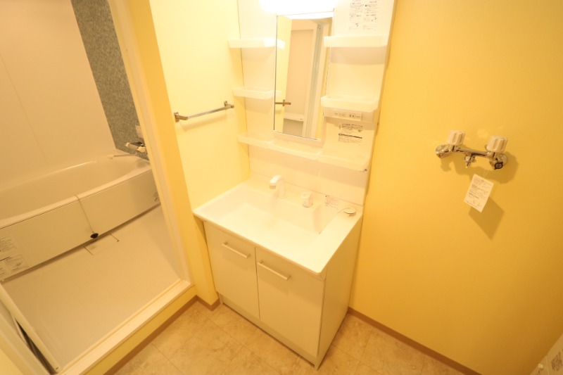 洗面設備　綺麗な独立洗面台♪