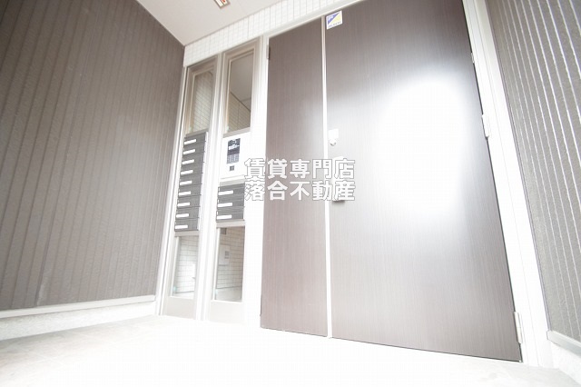 エントランス　オートロック付きで安心♪