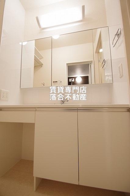 洗面設備　独立洗面化粧台付き