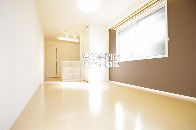 居室・リビング　2面採光の明るいお部屋♪