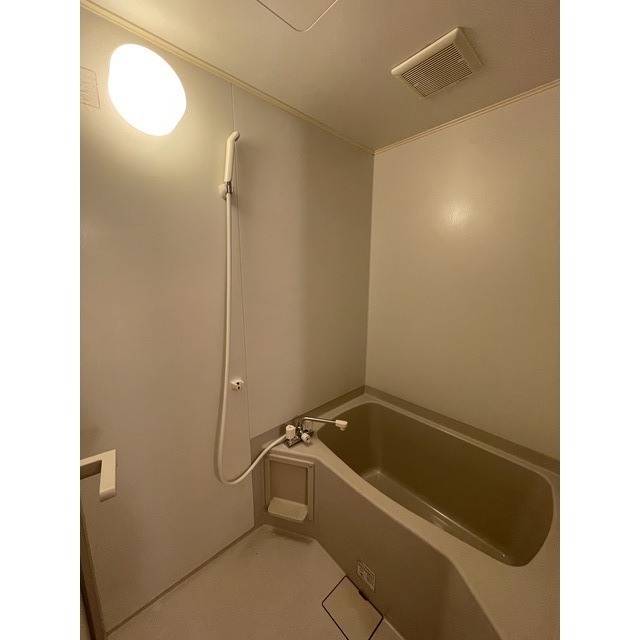 バス・シャワールーム　※入居中のため、別部屋の写真です。