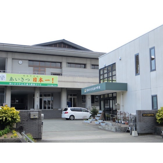 中学校　熊本市立竜南中学校（中学校）まで2037m