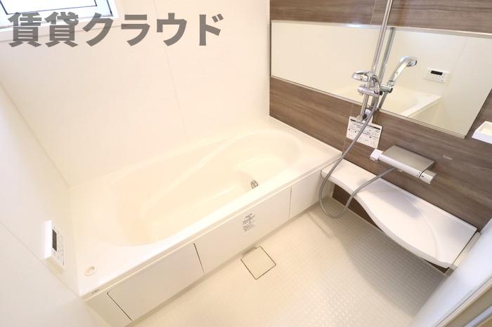 バス・シャワールーム　コンパクトで使いやすいお風呂です