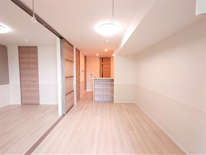 居室・リビング　広々とした室内です。