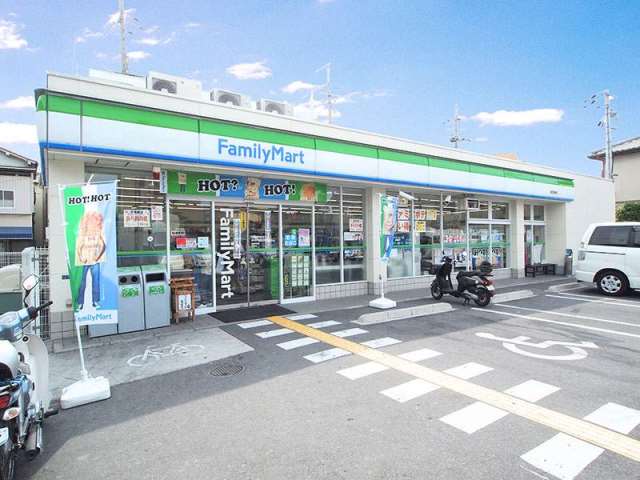コンビニ　ファミリーマート（コンビニ）まで888m