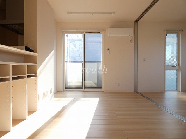 居室・リビング　洗練された清潔感漂う清楚な仕上がり