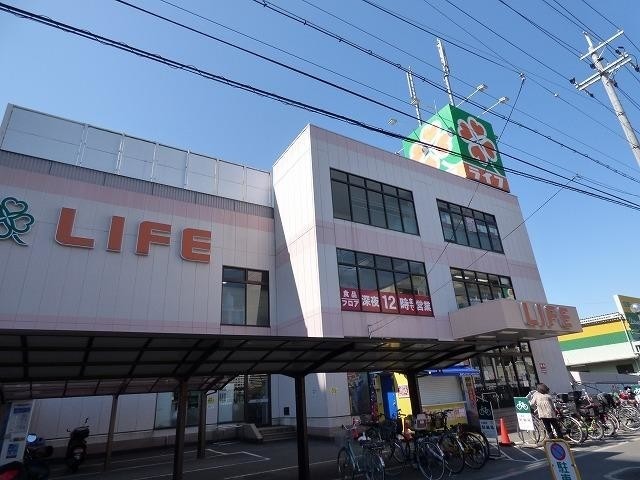 スーパー　ライフ（スーパー）まで748m