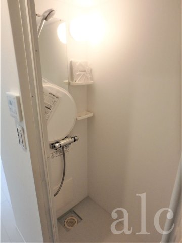 バス・シャワールーム　すっきりとしたシャワールームです