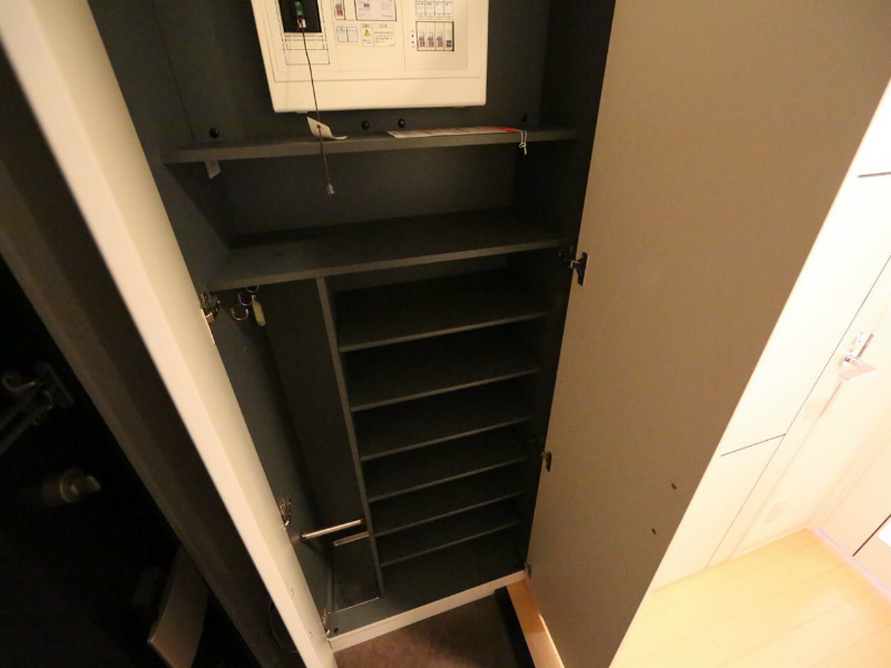 玄関　玄関　シューズボックス（収納充実してます）