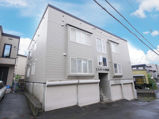 建物外観　広々とした間取りでおススメのお部屋ですよ！