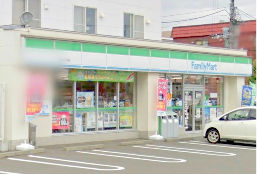コンビニ　ファミリーマート北野通店（コンビニ）まで555m