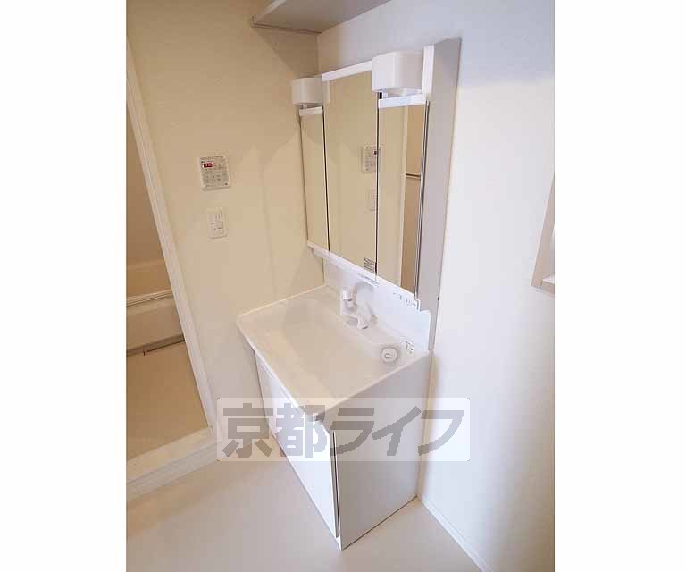 洗面設備　大きな独立洗面台