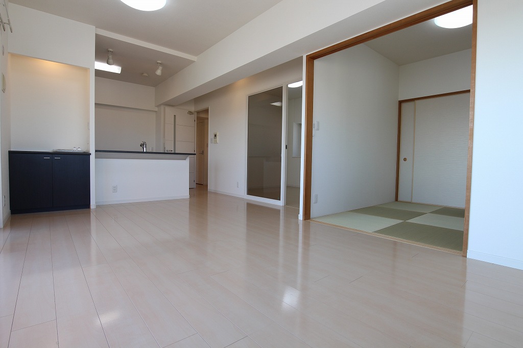 居室・リビング　明るいリビング。