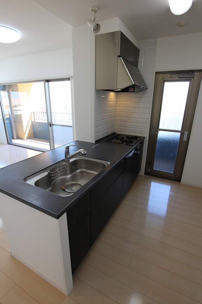 キッチン　システムキッチン。