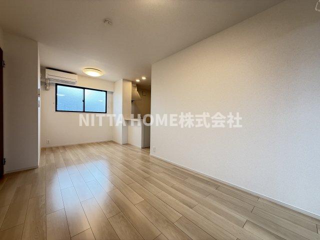 居室・リビング　リビングは１３．４帖です☆彡