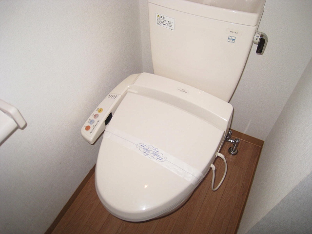 トイレ　同物件別号室のものです。