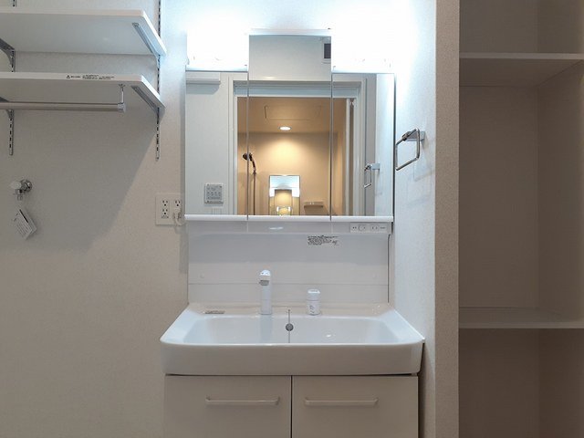 洗面設備　コンパクトで使いやすい洗面所