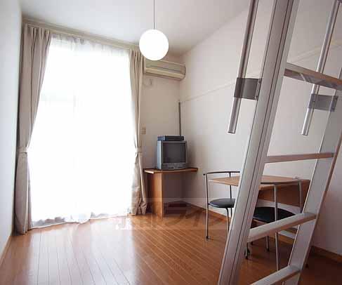 居室・リビング　天井が高いので部屋が広く感じます。