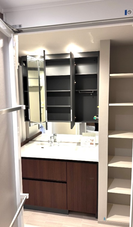 洗面設備　使いやすい洗面所です