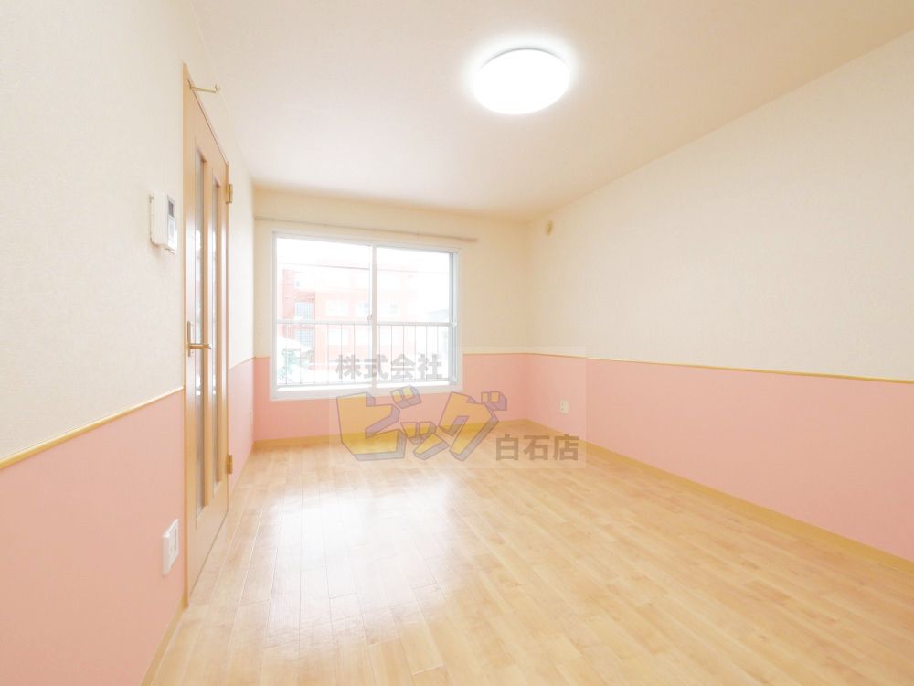 居室・リビング　使いやすい広々としたリビングです♪