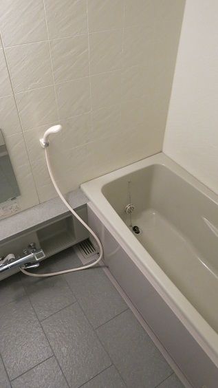 バス・シャワールーム　コンパクトで使いやすいお風呂です