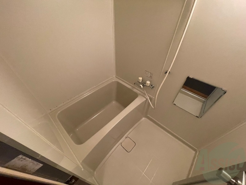 バス・シャワールーム　お風呂になります。一日の疲れを癒してくださいね。