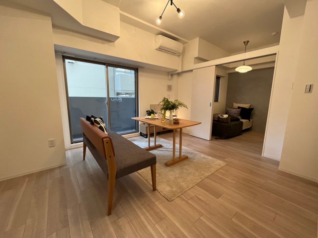 居室・リビング　モデルルームの為実際には家具家電は付きません